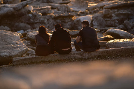 How To Let Go Of Old Friends