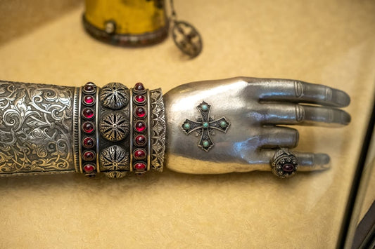 Psychology Behind Wearing Watch In Right Hand